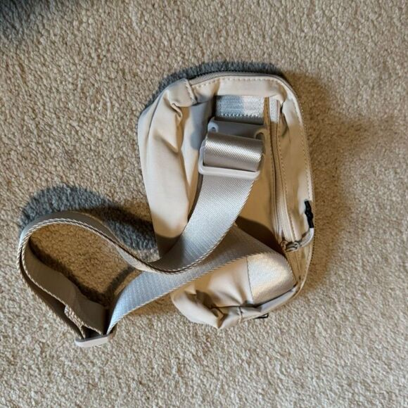 Belt Crossbody Bag Halara Multiple Pockets and Adjustable Strap - Picture 10 of 10